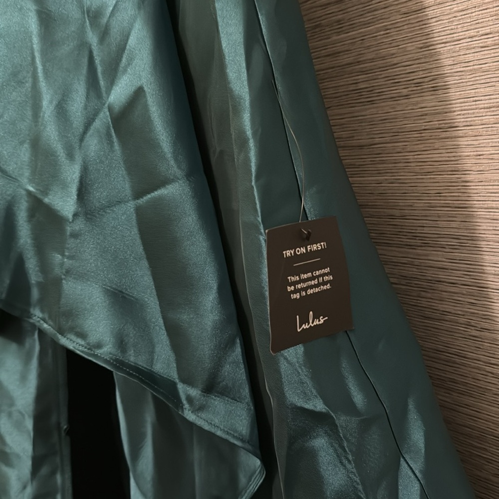 Lulu’s emerald green high-low dress - Picture 3 of 6